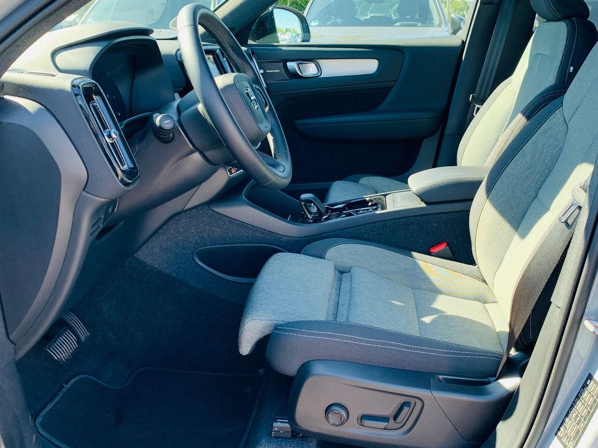 Volvo XC40 B3 Aut. Plus Dark - Samsaru's Car Outlet
