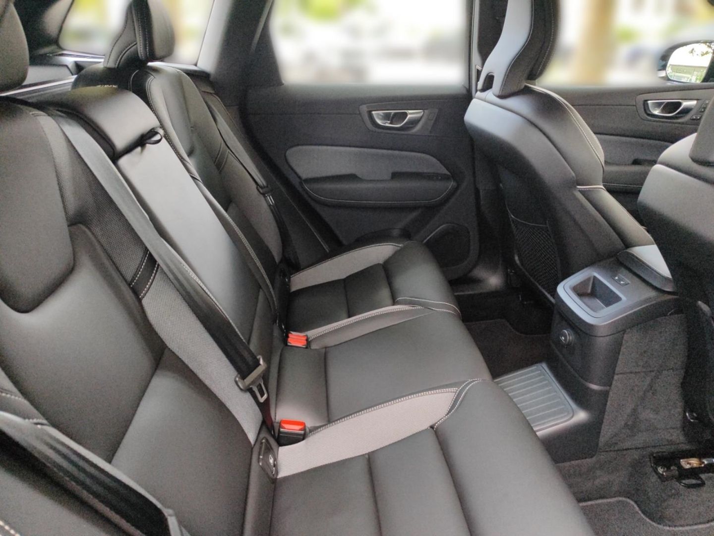 Volvo XC60 Recharge T6 AWD Plug-In-Hybrid Plus Dark Ha