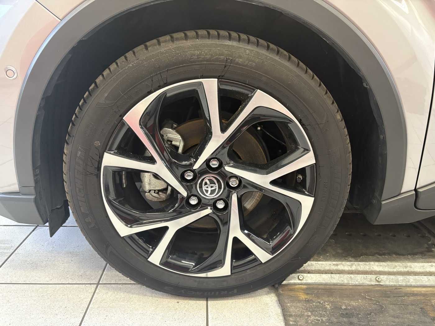 Toyota C-HR Hybrid - Samsaru's Car Outlet