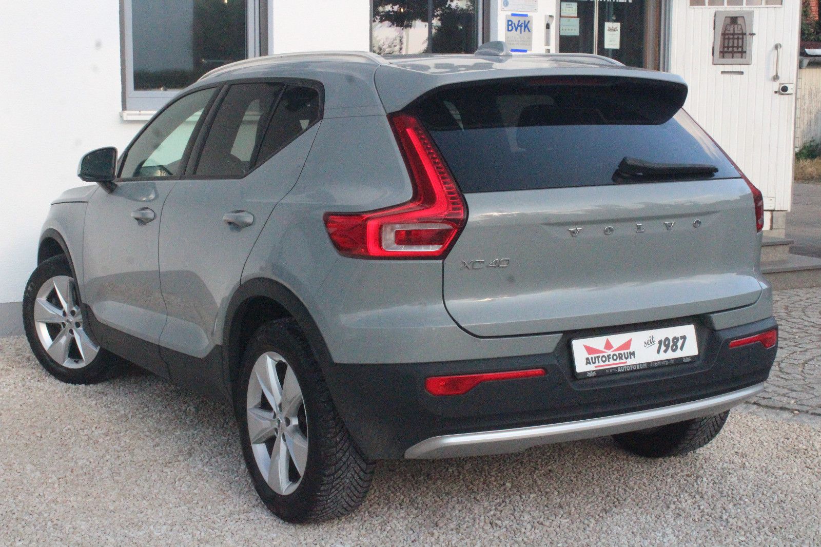 Volvo XC40 Core B3 - Samsaru's Car Outlet