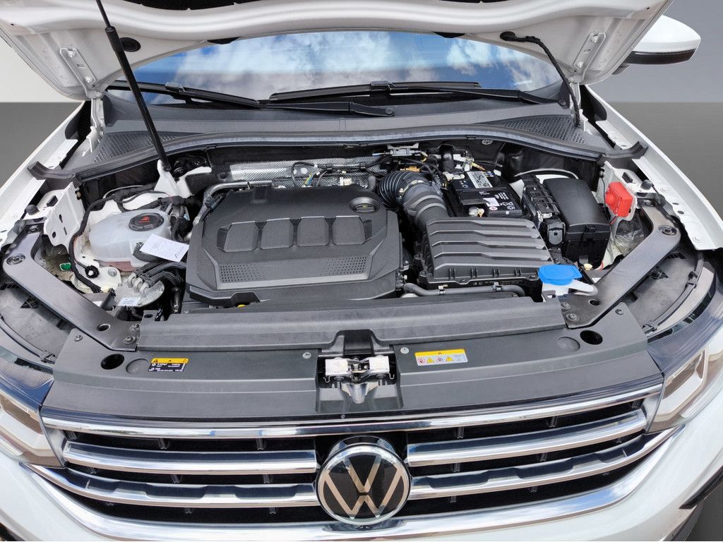 Volkswagen Tiguan Elegance 4Motion - Samsaru's Car Outlet