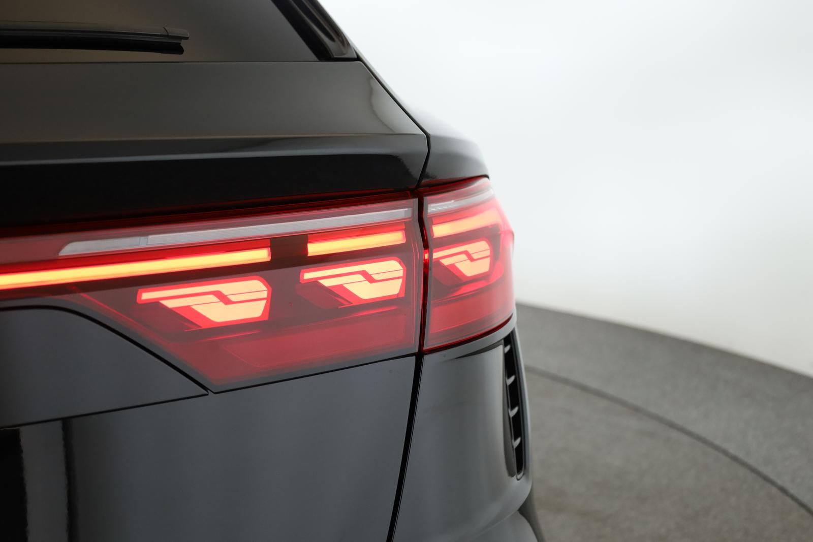 Audi RS Q8 SUV performance Laser Pano Vmax RSAbgas 23