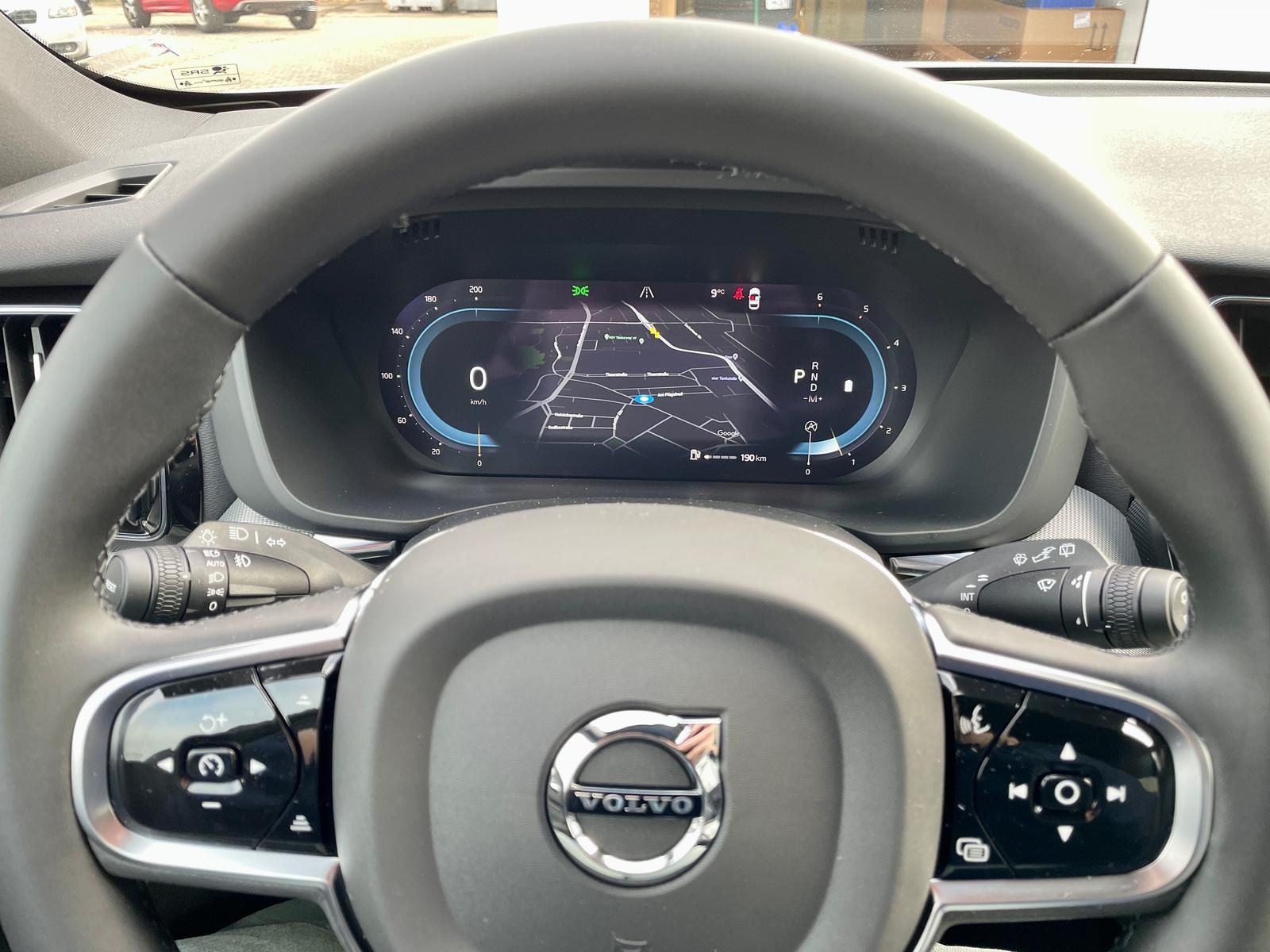 Volvo XC60 B4 AWD Plus Dark 4xSHZ ACC BLIS FHZ STDHZ