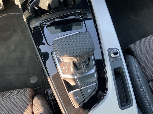 Audi A4 Avant 40 TFSI quattro S-tronic S-line AHK PAN