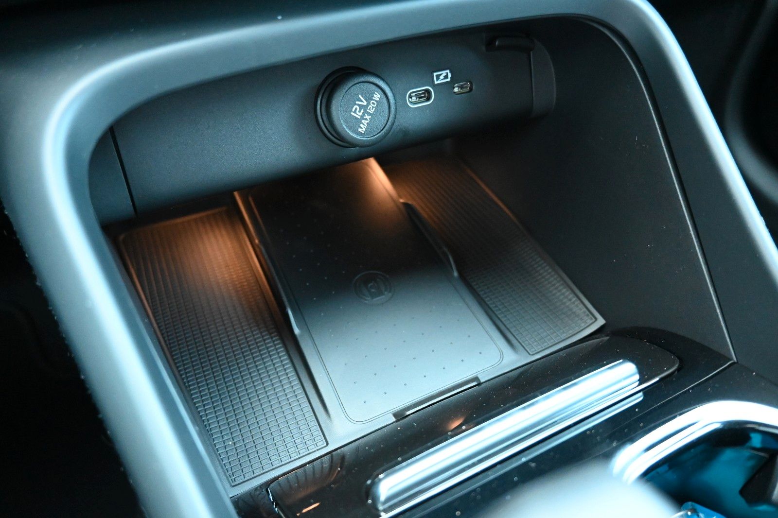 Volvo XC40 B4 DKG Plus Dark*FSHZG*360°*ACC*Allwetter