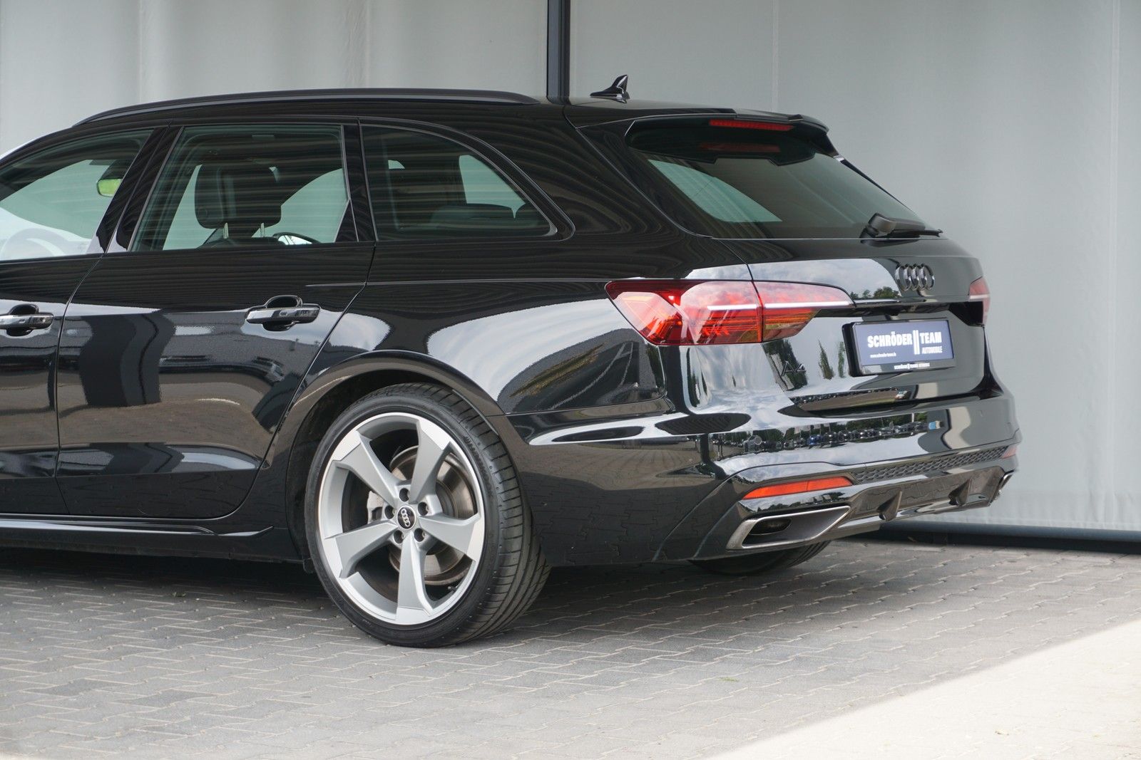 Audi A4 Avant 35 TDI S tronic S line - Samsaru's Car Outlet