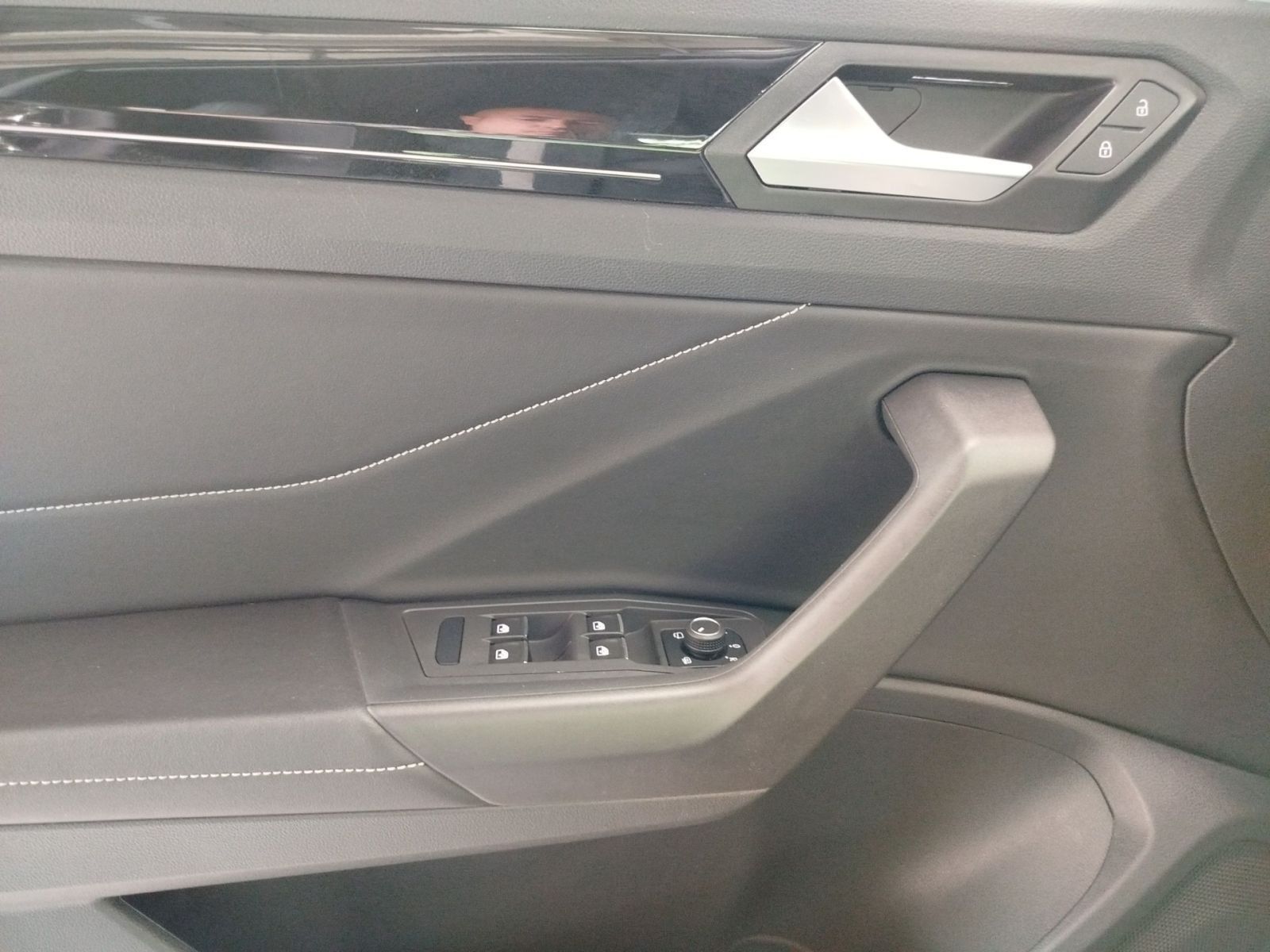 Volkswagen T-Roc 1.5 TSI DSG R-Line - Samsaru's Car Outlet