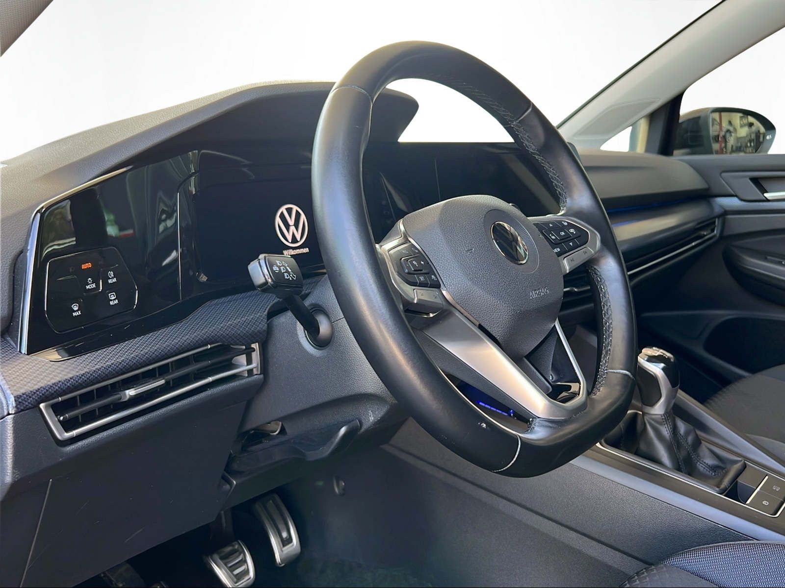 Volkswagen Golf VIII 1.5 TSI United - Samsaru's Car Outlet