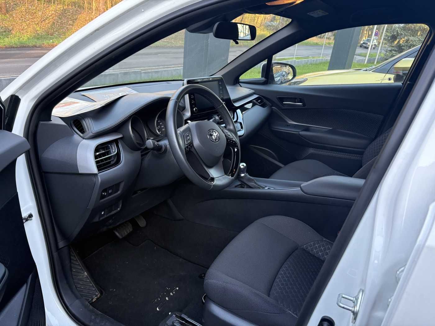 Toyota C-HR Hybrid Flow - Samsaru's Car Outlet