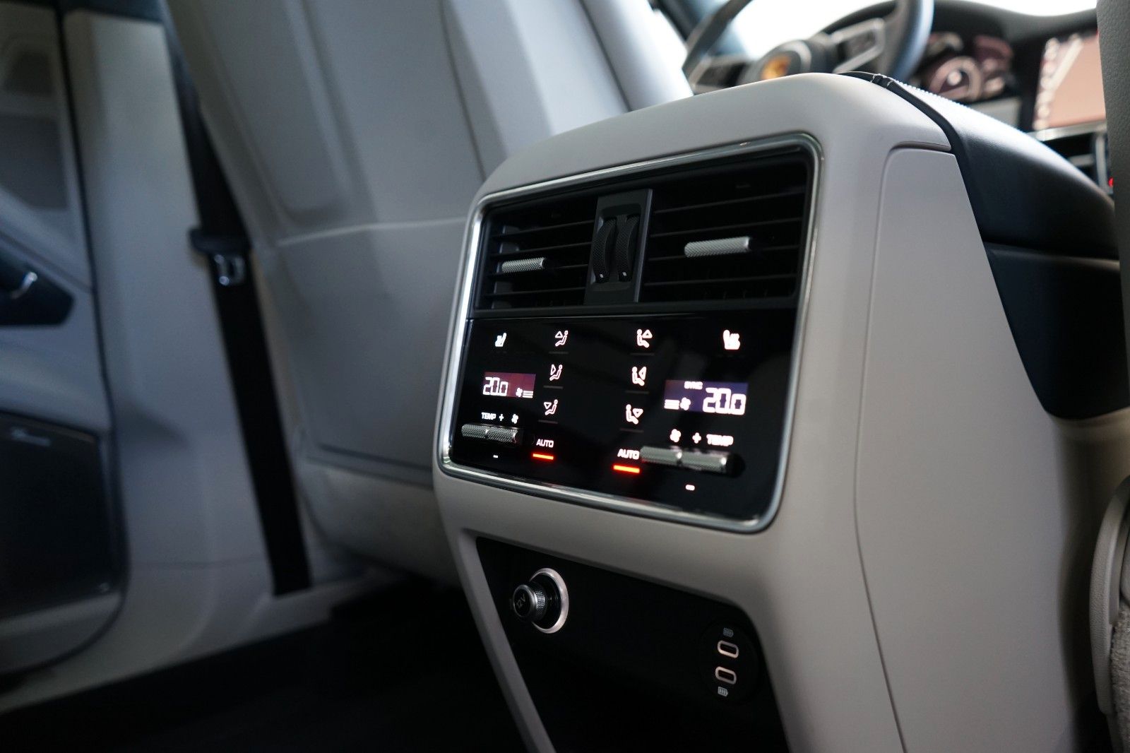 Porsche Cayenne Coupe E-Hybrid MY2021/NEW/KREIDE/1800km