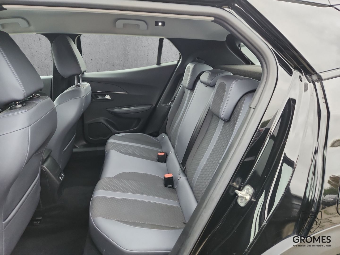 Peugeot 2008 e- Allure - Samsaru's Car Outlet