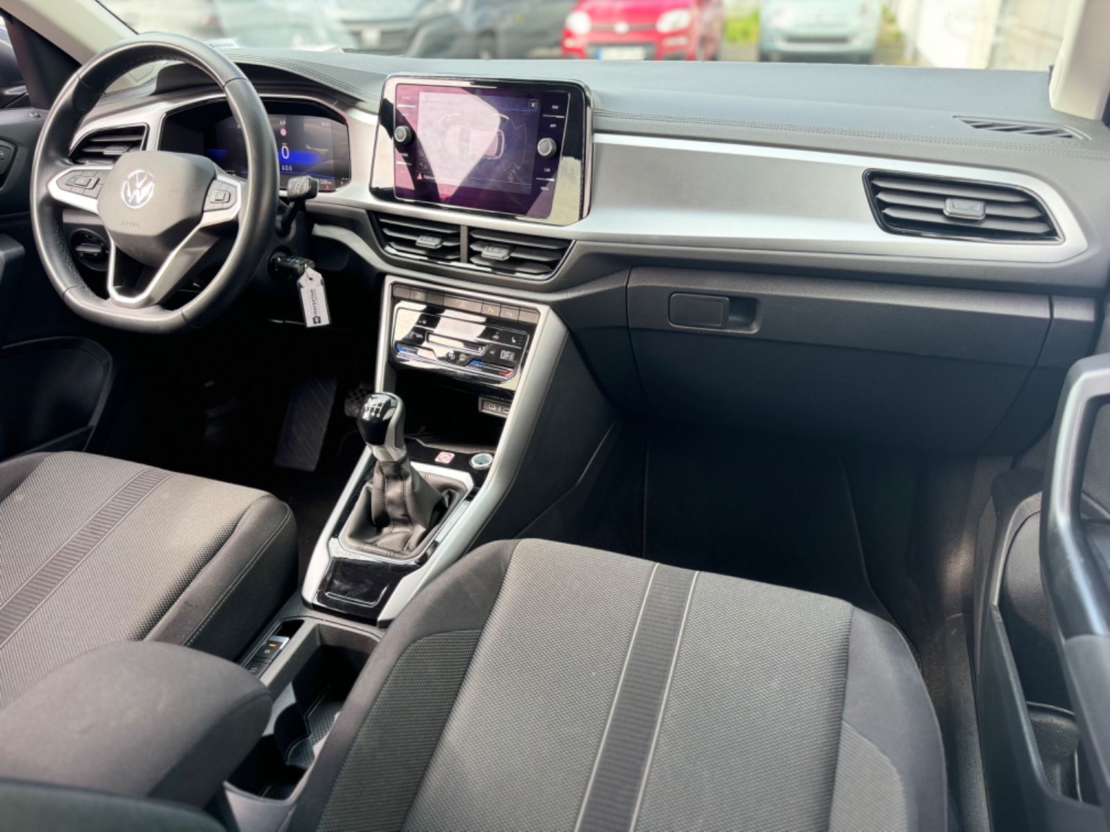 Volkswagen T-Roc Life - Samsaru's Car Outlet
