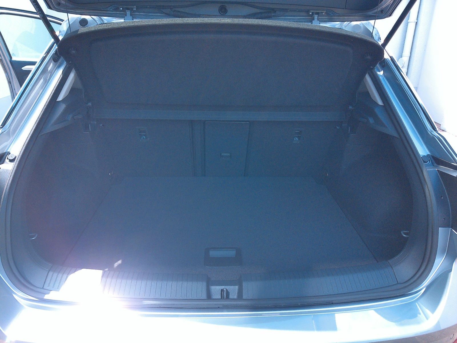 Volkswagen T-Roc 1.5 TSI DSG Move - Samsaru's Car Outlet