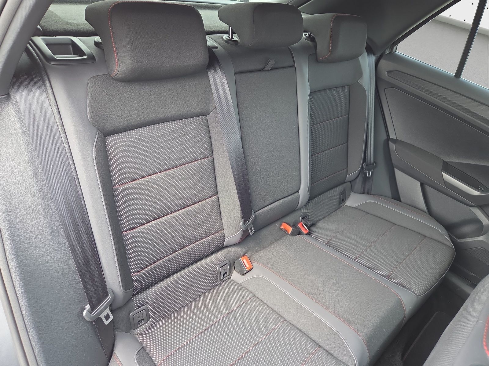 Volkswagen T-Roc 1.5 TSI DSG SPORT - Samsaru's Car Outlet