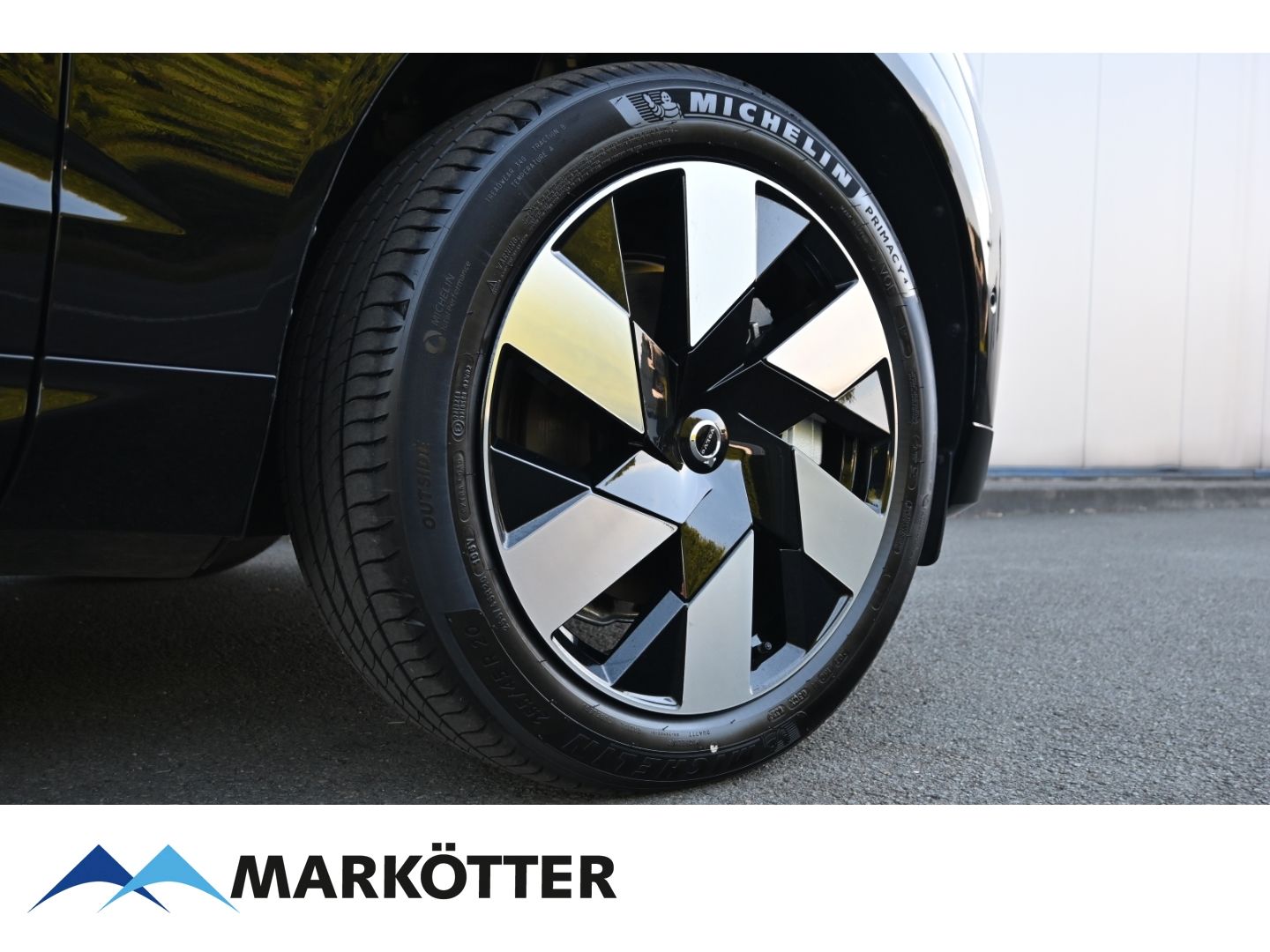Volvo XC60 T8 Recharge Plus AWD - Samsaru's Car Outlet