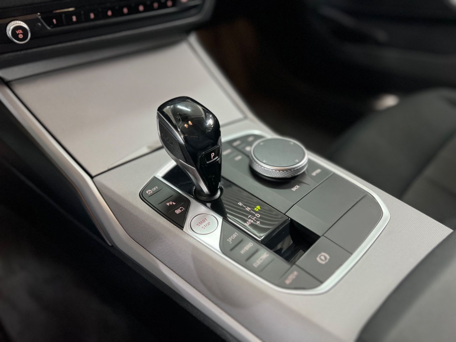 BMW 330 e Touring Advantage - Samsaru's Car Outlet