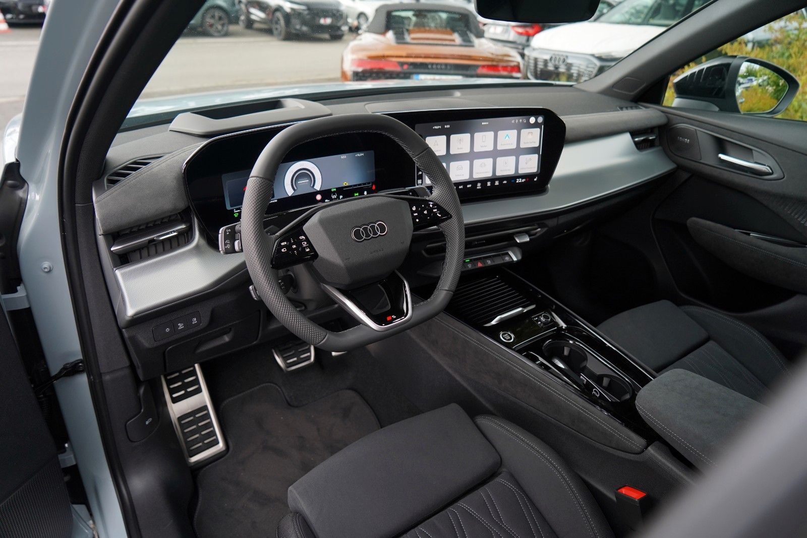 Audi Q3 SUV e-hybrid AHK S-LINE PANO TECH PRO MATRIX
