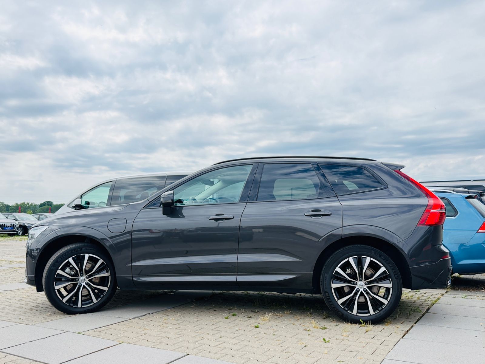 Volvo XC60 T8 Ultimate Dark Recharge HEICO V-Max offen