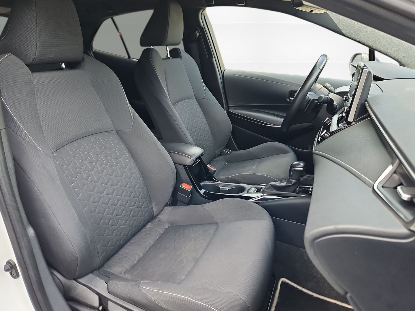 Toyota Corolla 2.0 Hybrid Club - Samsaru's Car Outlet