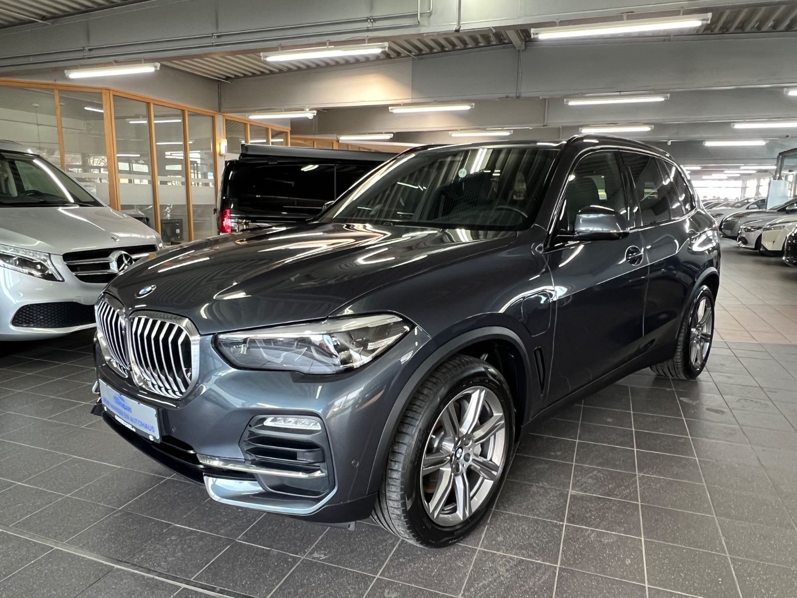 BMW X5 xDrive 45e AHK+HaKa+ACC+HuD+4Z+Pano+Park+LED