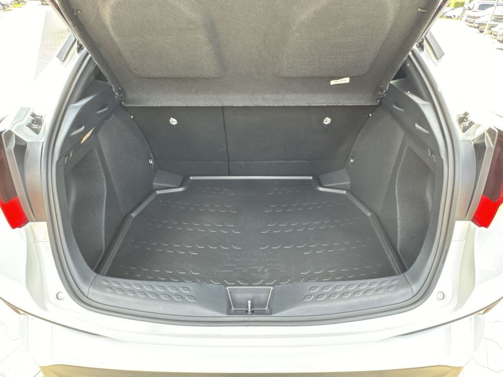Toyota C-HR Hybrid - Samsaru's Car Outlet
