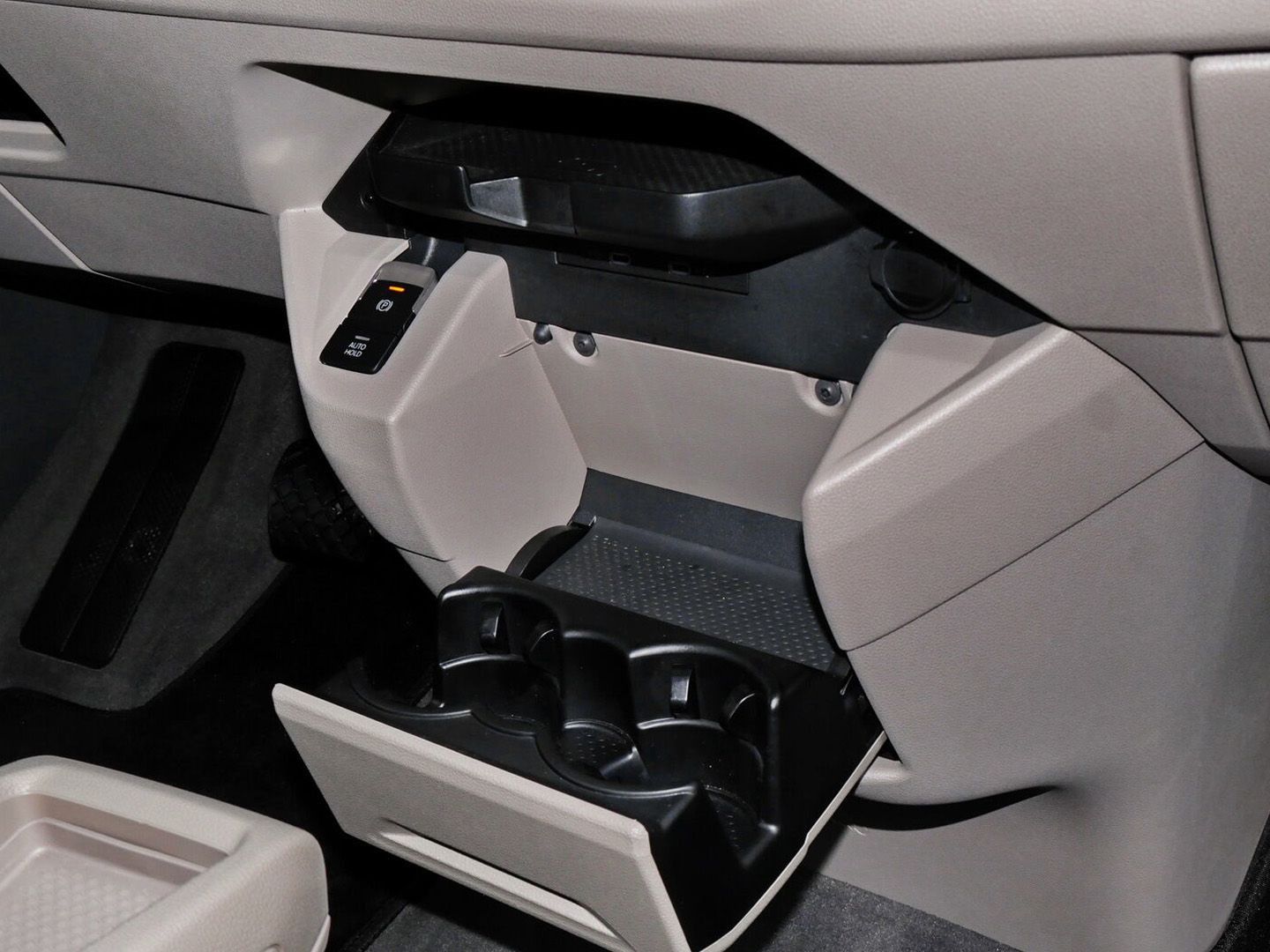 Volkswagen T7 Multivan Basis - Samsaru's Car Outlet