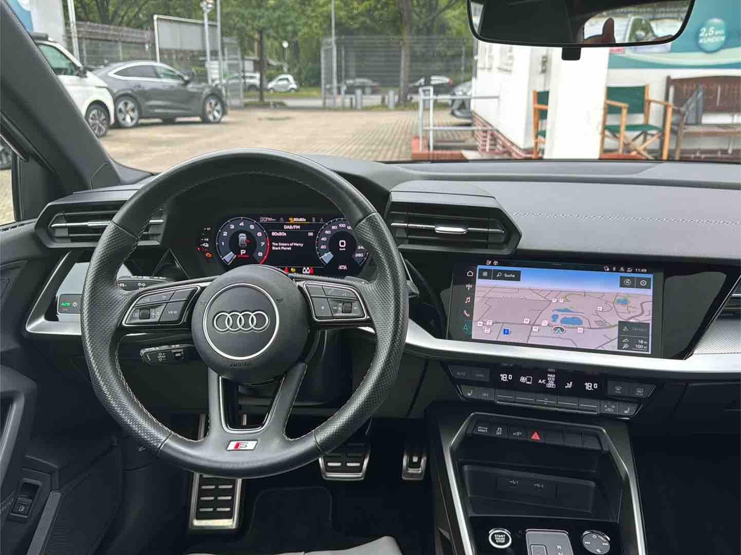 Audi A3 40 TFSIe S line BLACK RAUTE PANO 17Z VC LED