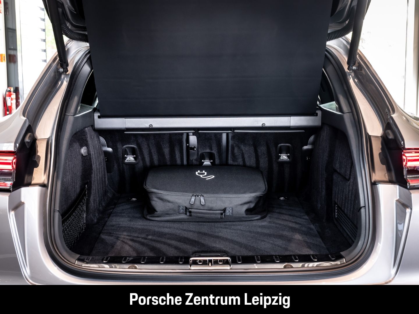 Porsche Panamera E-Hybrid Sport Turismo Platinum Edition