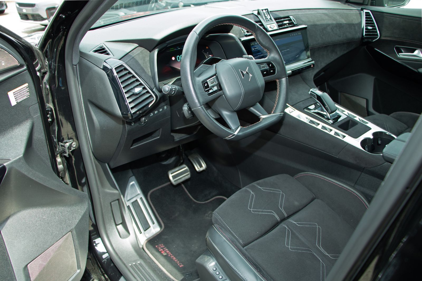 DS Automobiles DS7 Crossback Hybrid 4x4 Performance Line+ Sound