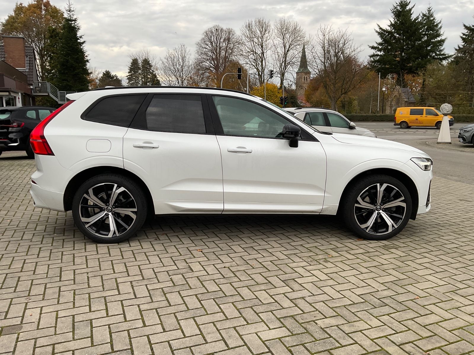 Volvo XC 60 XC60 R Design AWD,AHK,Kamera,Pano,LED