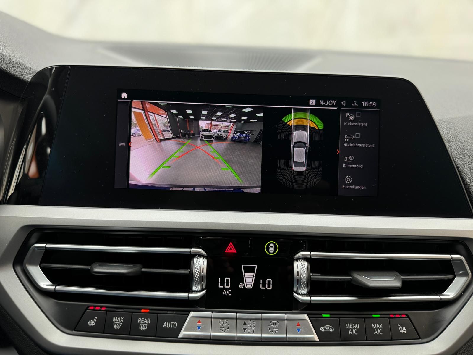 BMW 320i Advantage - Samsaru's Car Outlet