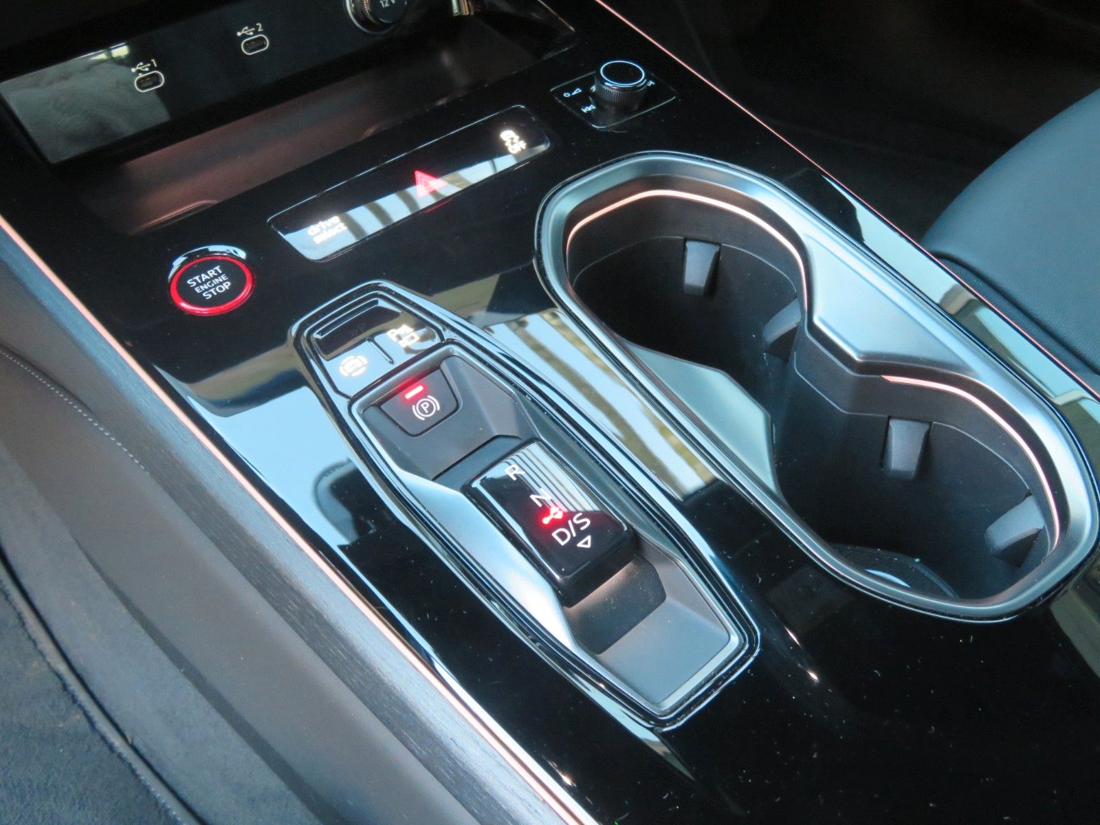 Audi A6 40 TDI quattro Avant S line