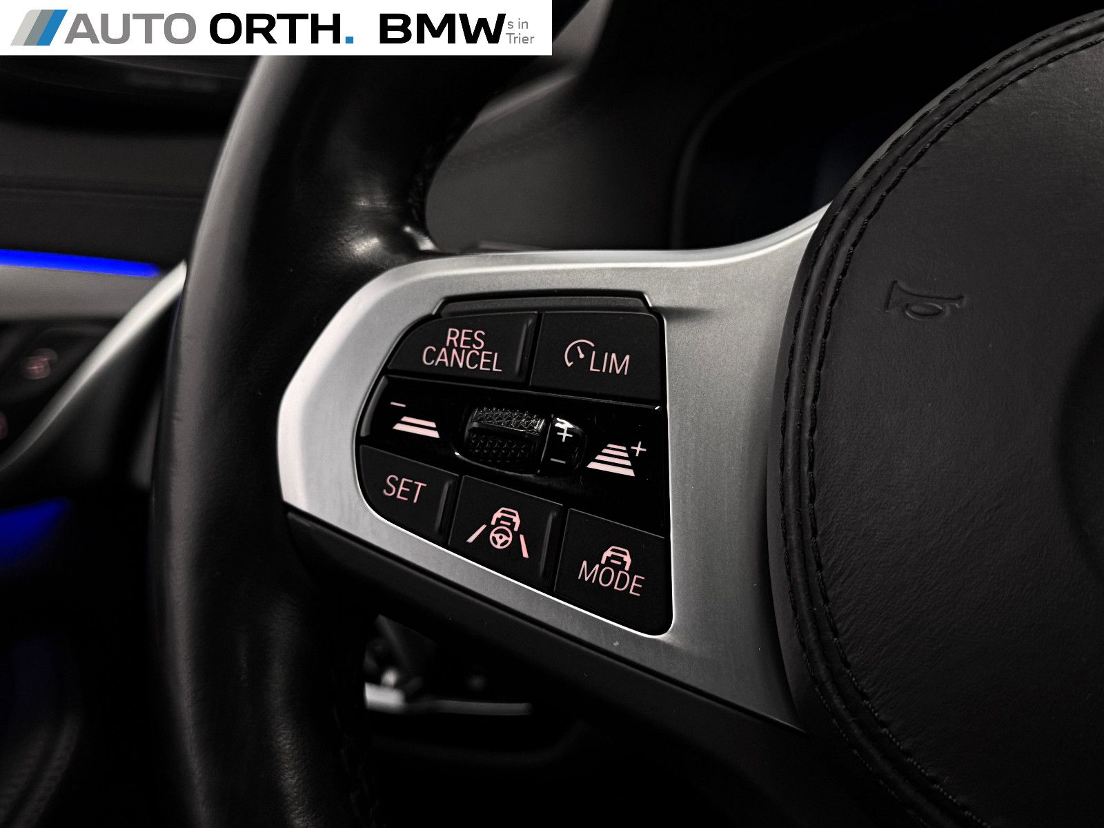 BMW 530d xDrive Touring PANO ST-HZG MASSAGE SITZLÜFT