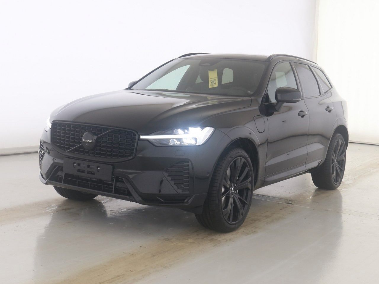 Volvo XC60 Plus Black Edition Plug-In Hybrid - Samsaru's Car Outlet