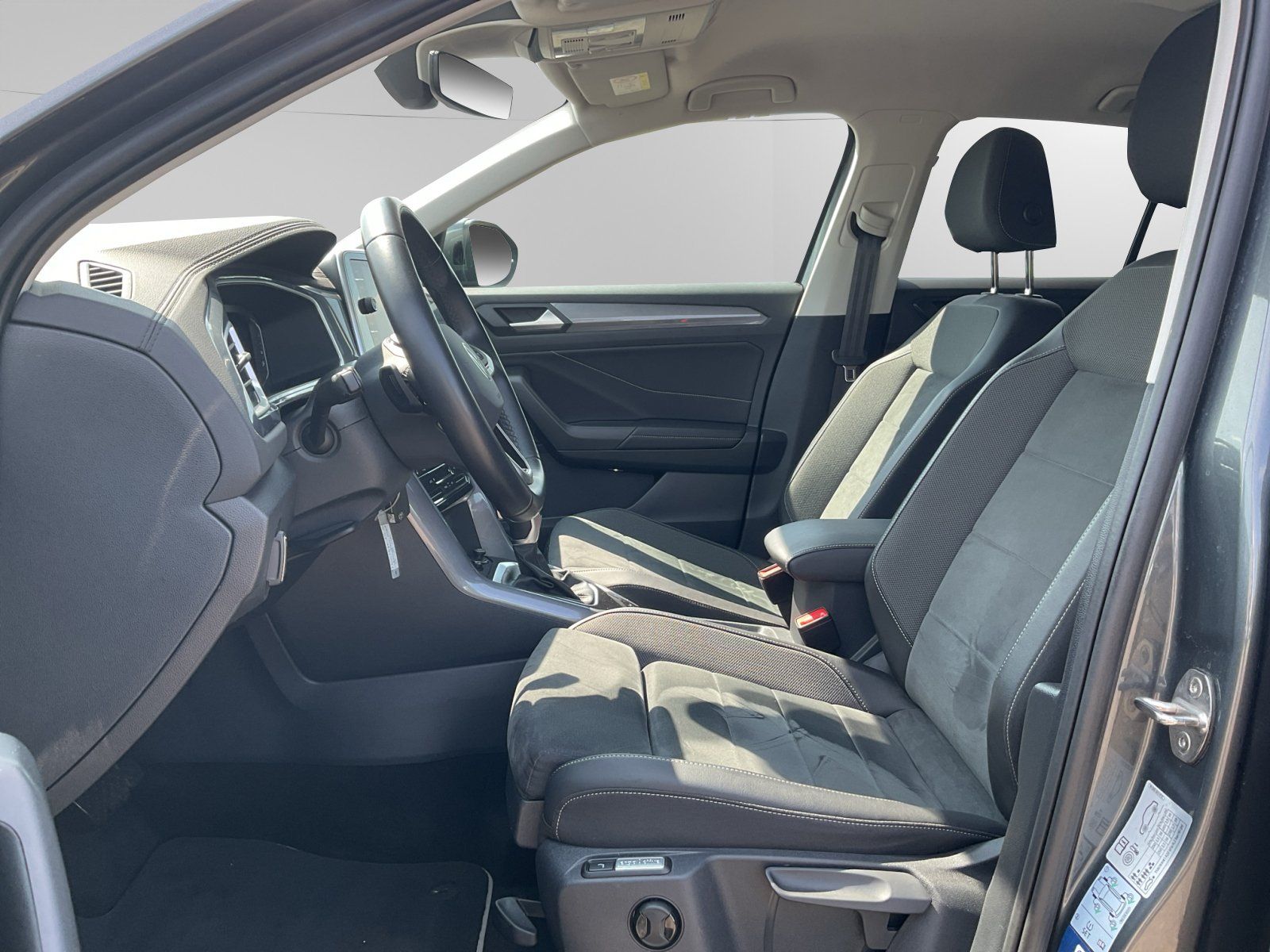Volkswagen T-Roc 1.5 TSI DSG Style - Samsaru's Car Outlet