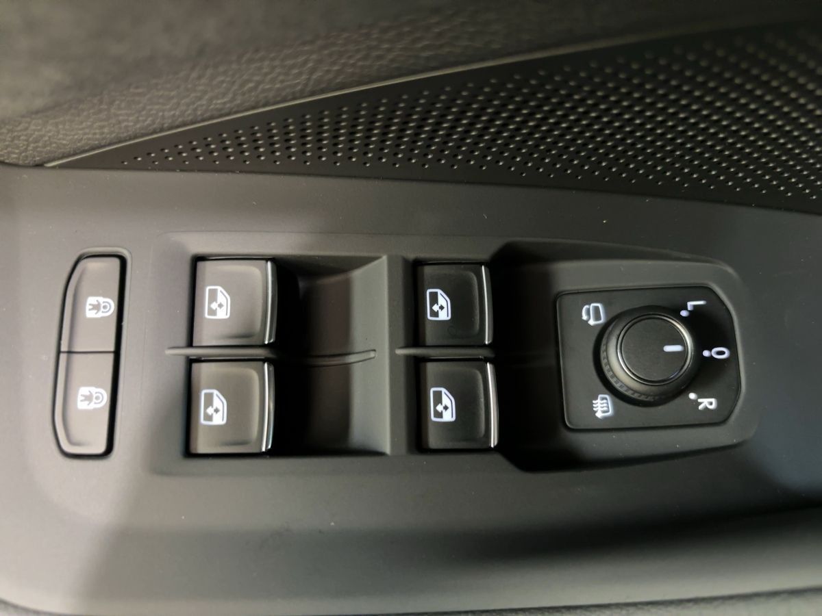 Volkswagen Passat Variant 1.5 eHybrid R-Line AHZV SIGNATURE