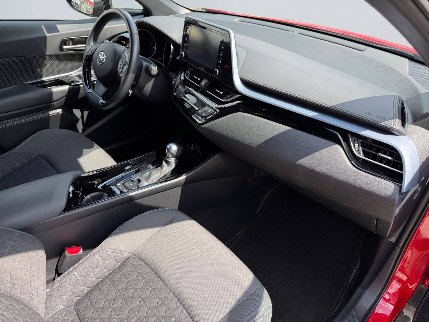 Toyota C-HR 2.0 Hybrid Team - Samsaru's Car Outlet