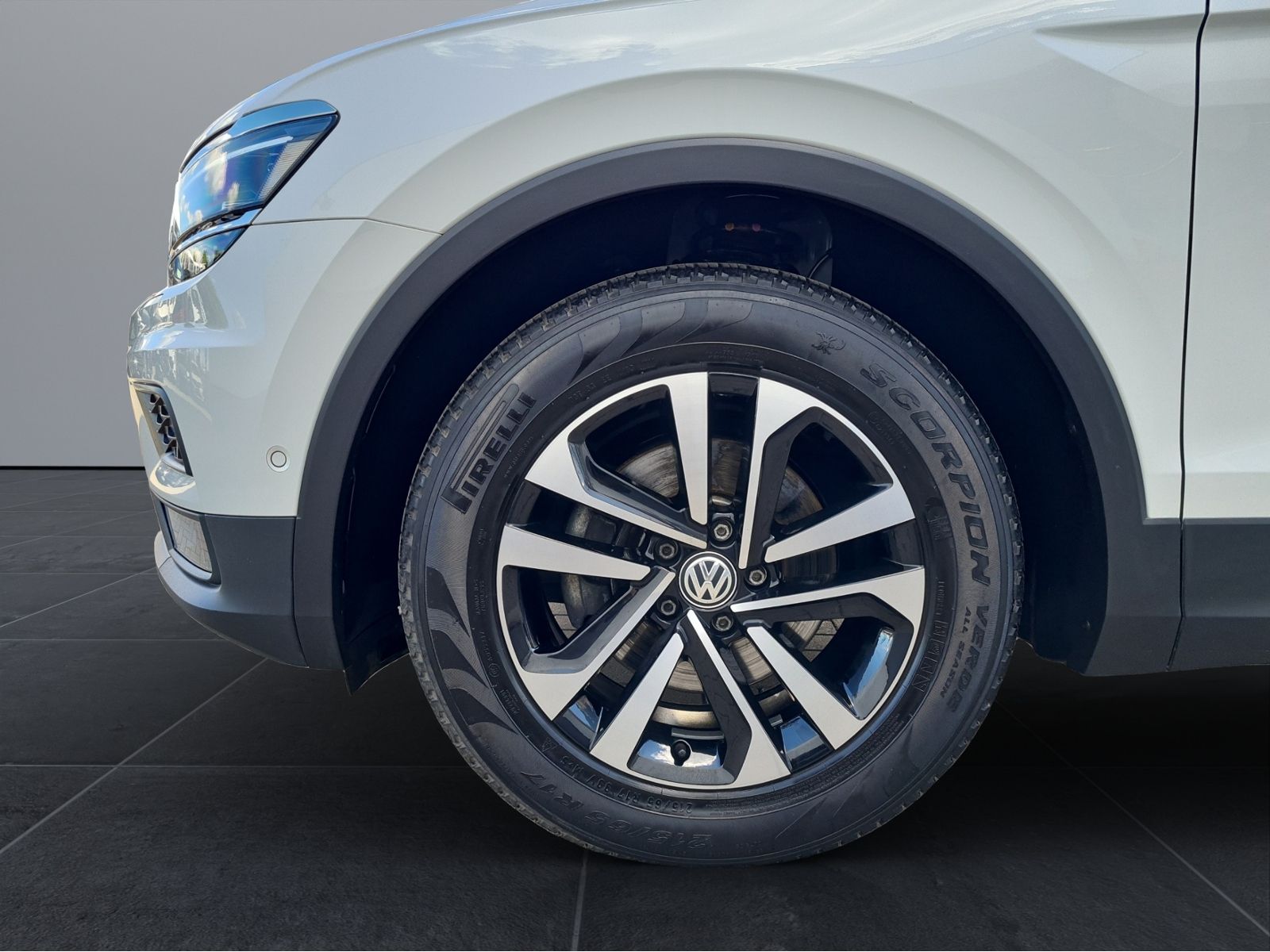 Volkswagen Tiguan 2.0 TDI DSG IQ.DRIVE - Samsaru's Car Outlet