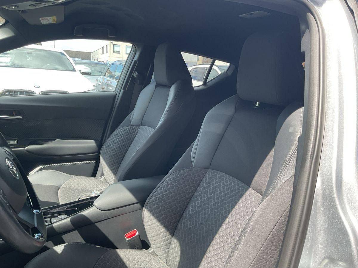 Toyota C-HR HYBRID TEAM D 1.8 16V - Samsaru's Car Outlet