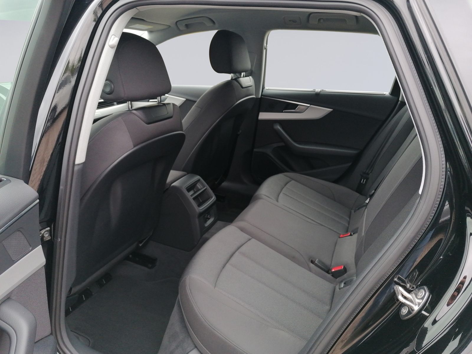 Audi A4 allroad quattro 2. 0 TFSI S tronic NAVI+AHK