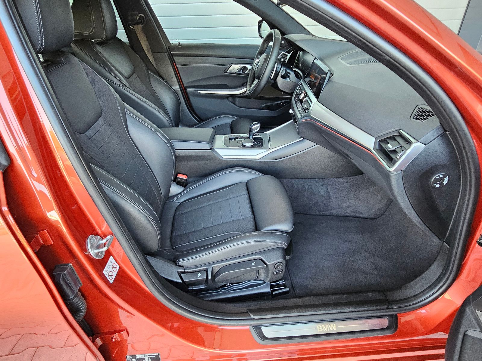 BMW 330e M Sport - Samsaru's Car Outlet