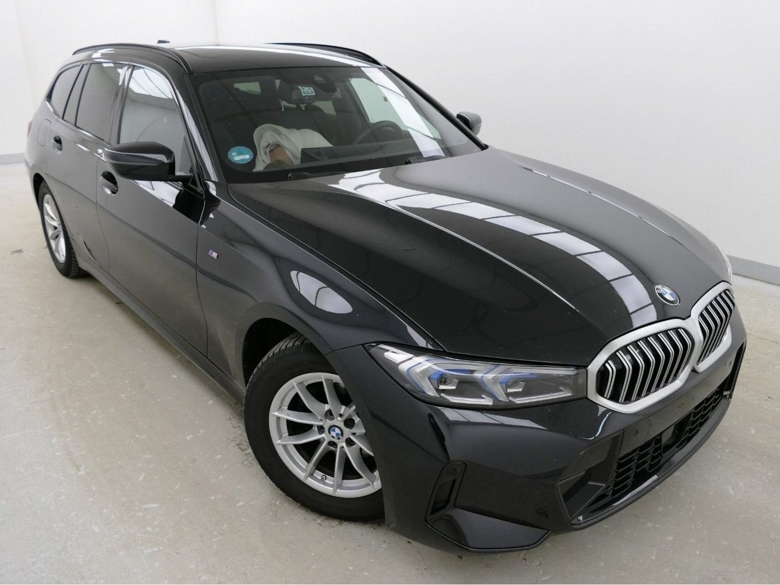 BMW 320i Touring M Sport Pano HUD AHK 360°Kam Memo