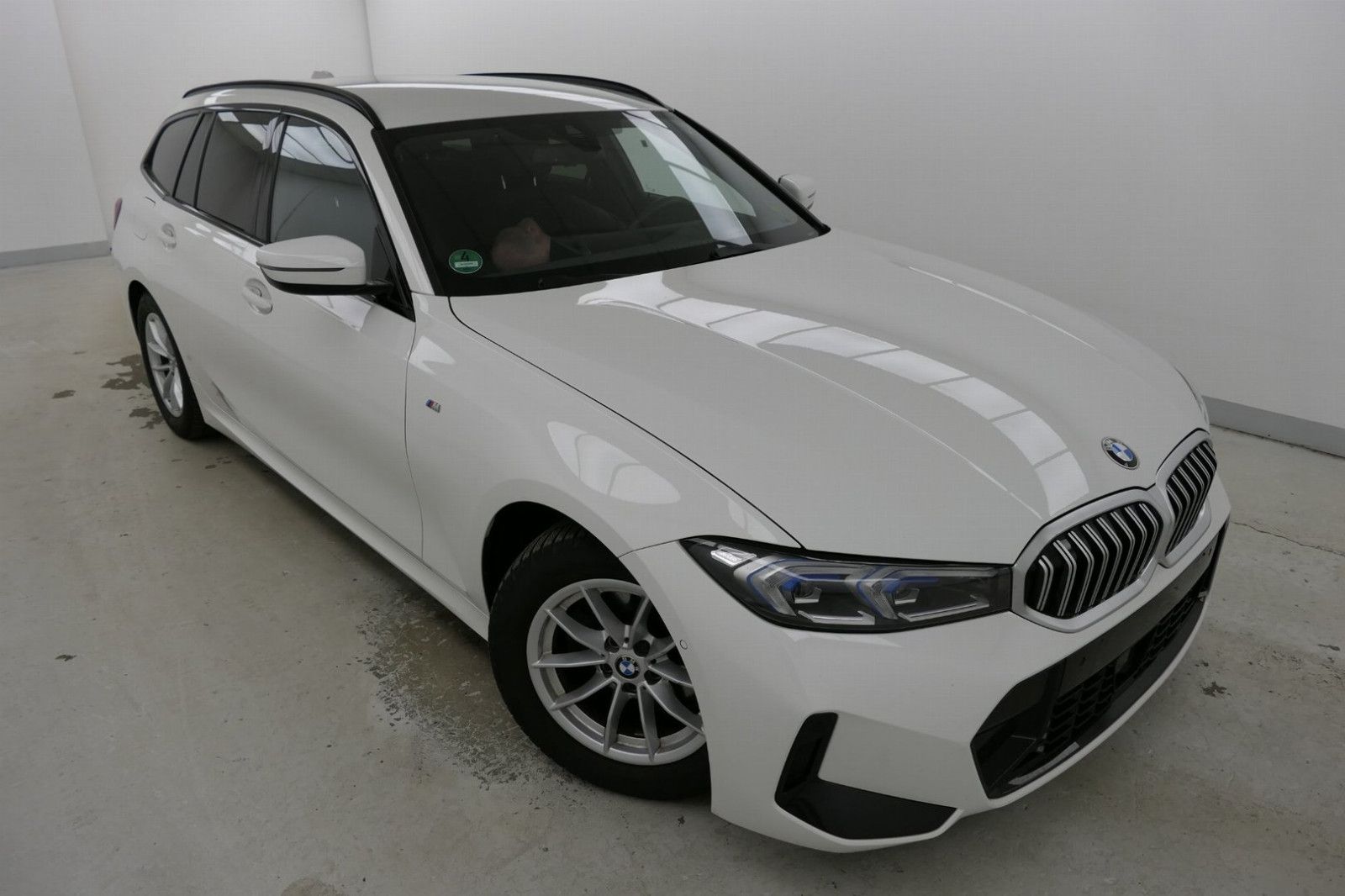 BMW 320d Touring M-Sport - Samsaru's Car Outlet