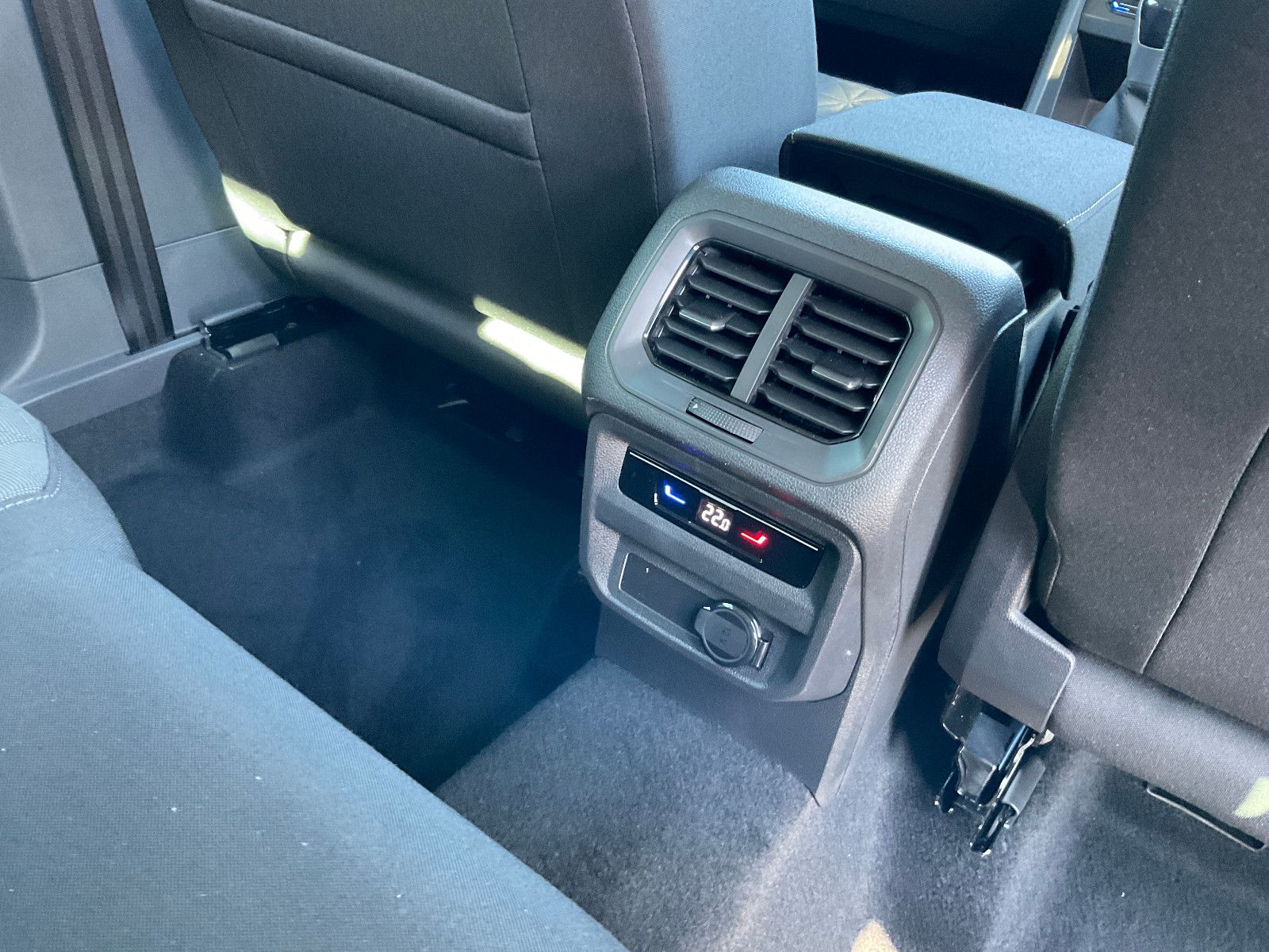 Volkswagen Tiguan Life - Samsaru's Car Outlet