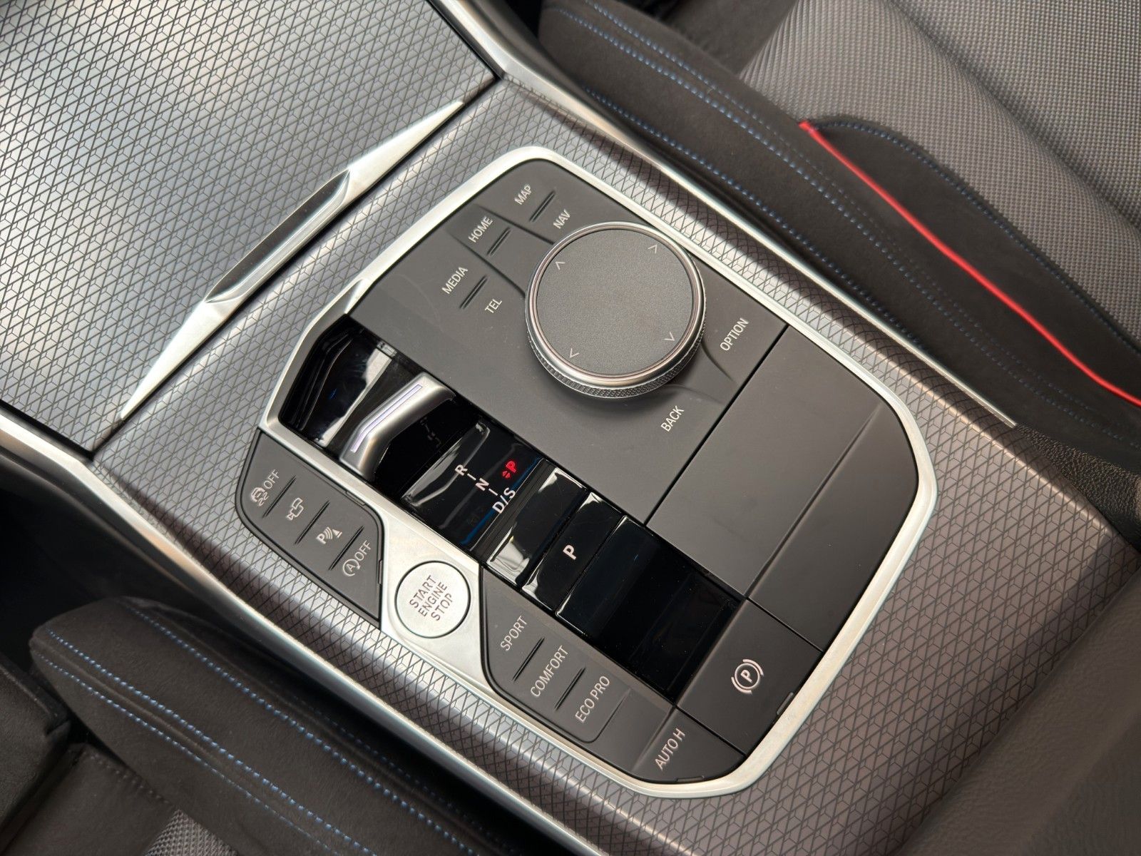 BMW 318i Touring M Sport ACC FL2 HUD KZU LED QI 360°