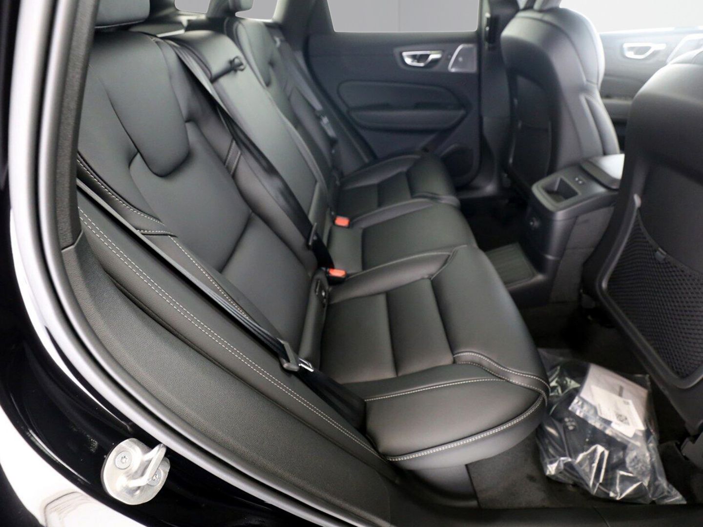 Volvo XC60 T8 Plus Black Edition Recharge Plug-In Hybrid - Samsaru's Car Outlet