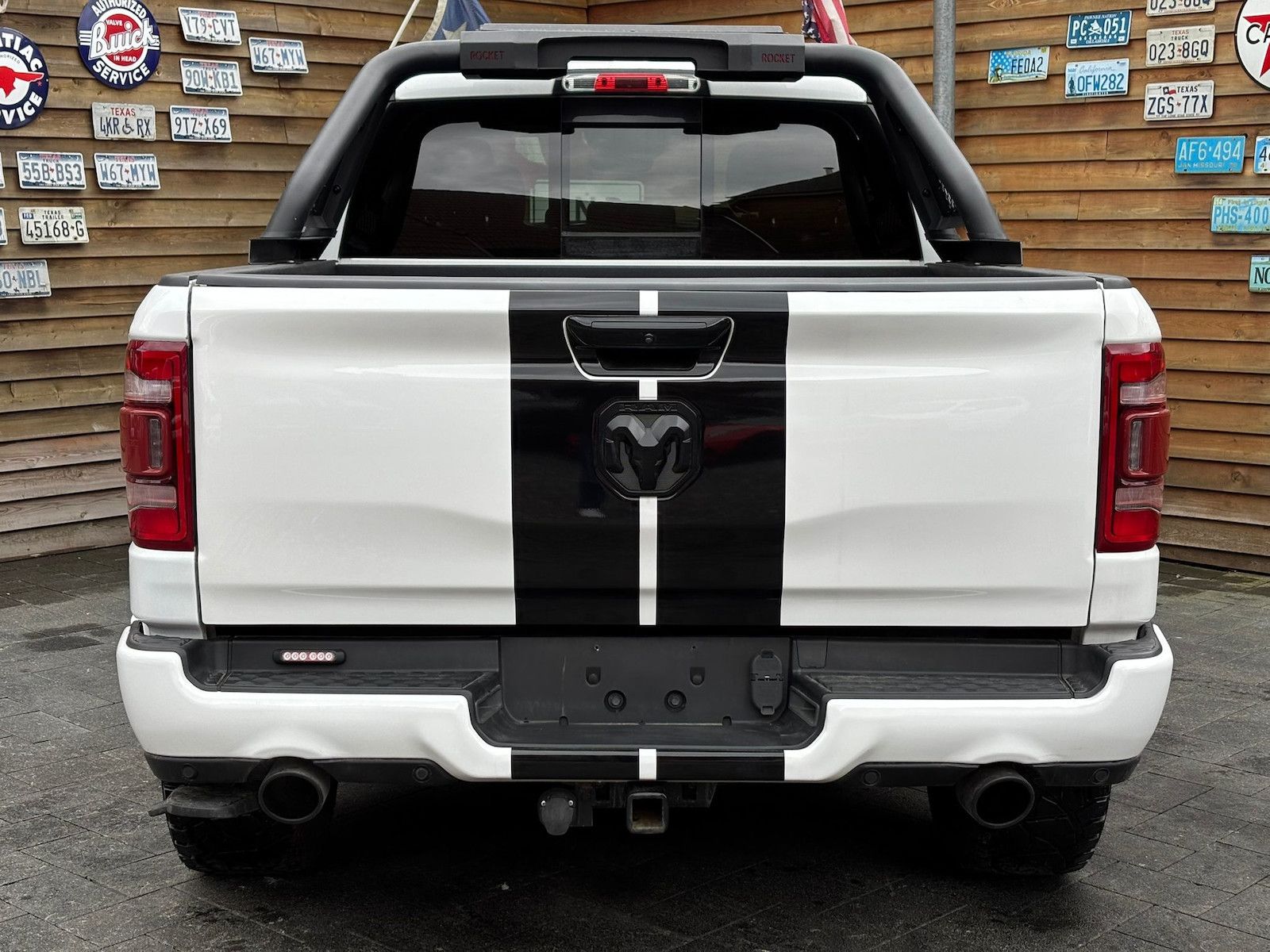 Dodge RAM 1500 Laramie 5,7L 4x4 AHK LPG12´´ Navi Bügel