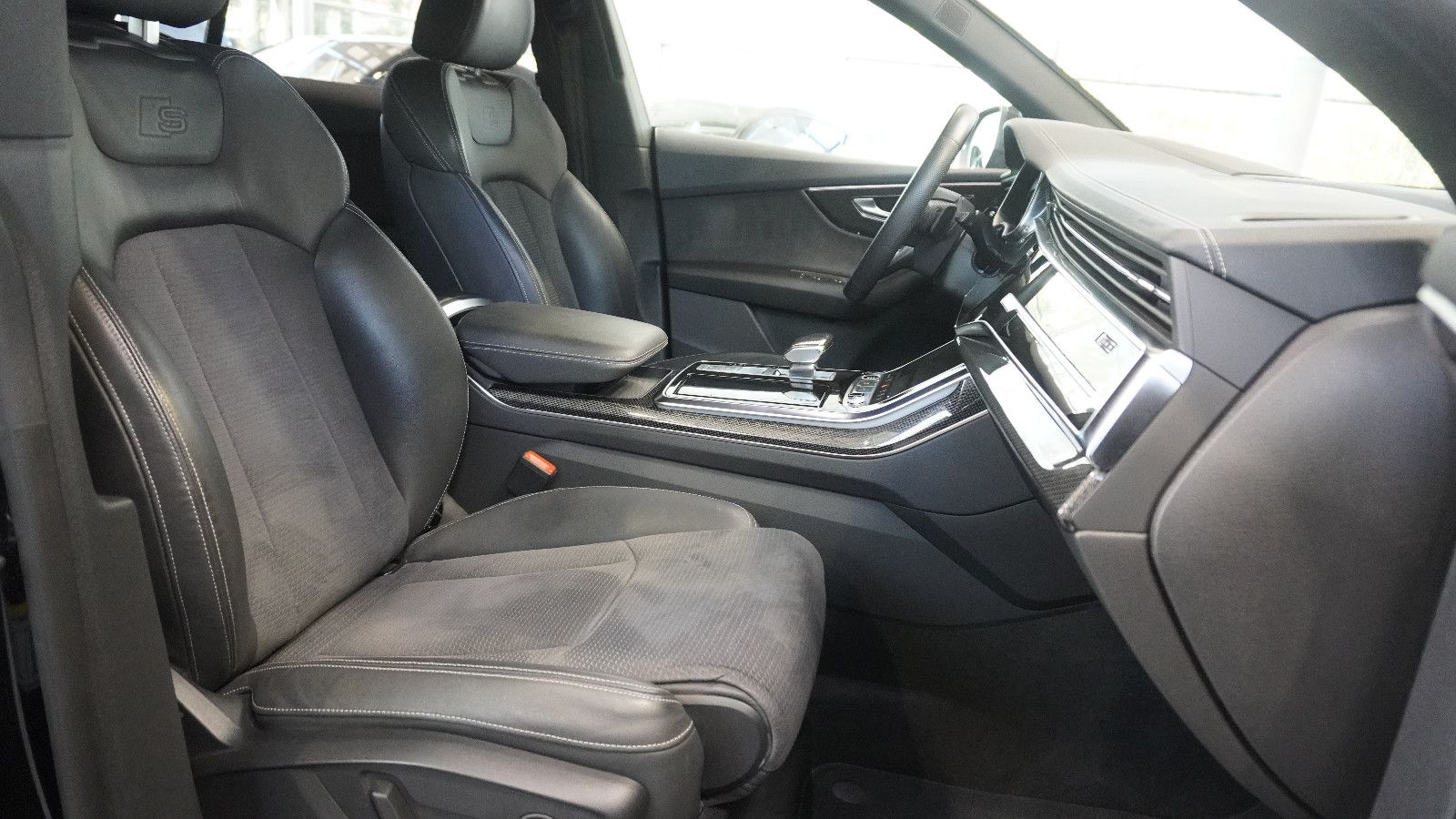 Audi Q8 50 TDI S-LINE*COMPETITION-PLUS*LUFT*CARBON*22