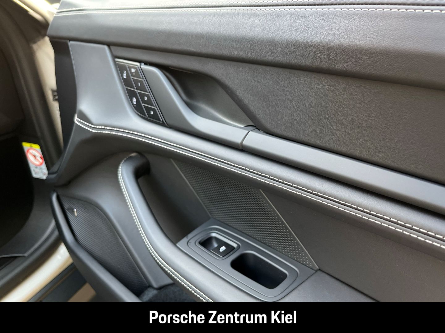 Porsche Taycan GTS HA-Lenkung InnoDrive Head-Up BOSE