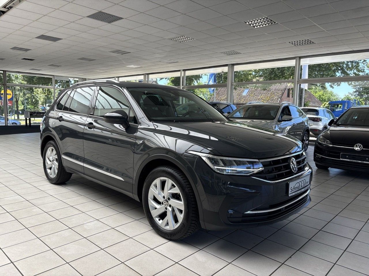 Volkswagen Tiguan 2.0 TDI Active - Samsaru's Car Outlet